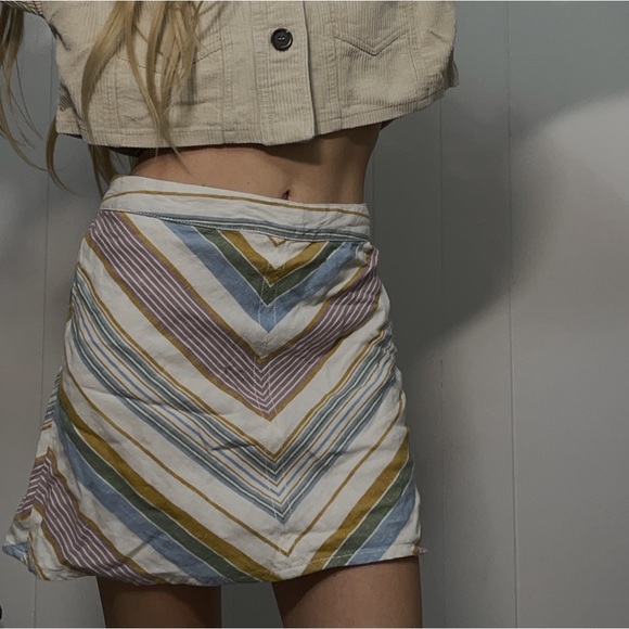 Free People | V Striped Linen Mini Skirt with Pockets and Underlined fabric - Picture 3 of 8
